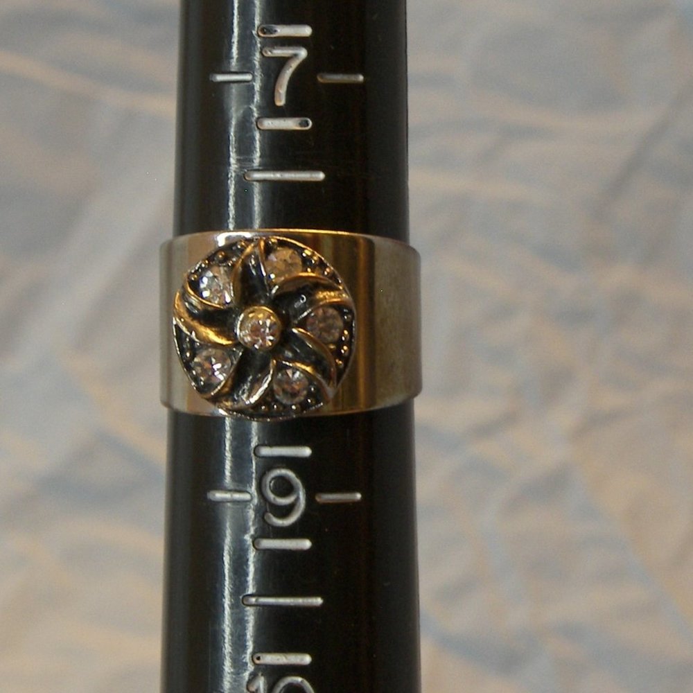3D Designed Adjustable Ring, adjustable around sz 8